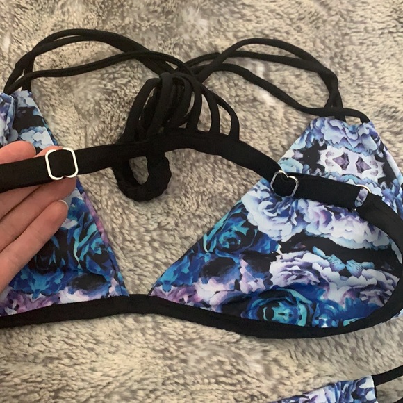 Bikini - Picture 4 of 4